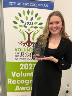 Chloe Goodison with award Chloe Goodison with award